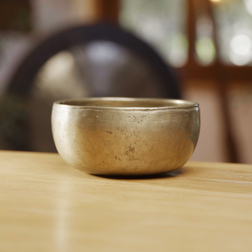 CUENCO TIBETANO ANTIGUO THADOBATI (FA# - 15,5 CM)