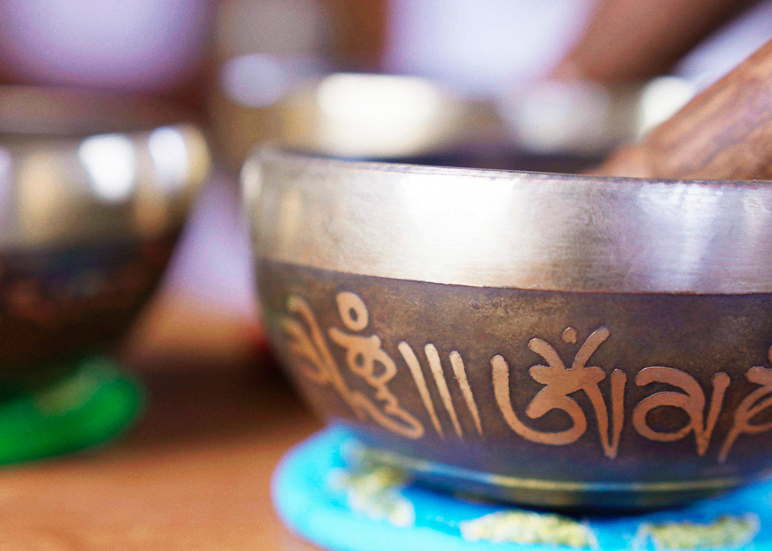 SET ARMÓNICO 3 CUENCOS TIBETANOS GRABADOS (FA# - 13 CM, DO# - 16 CM, SI - 17 CM)