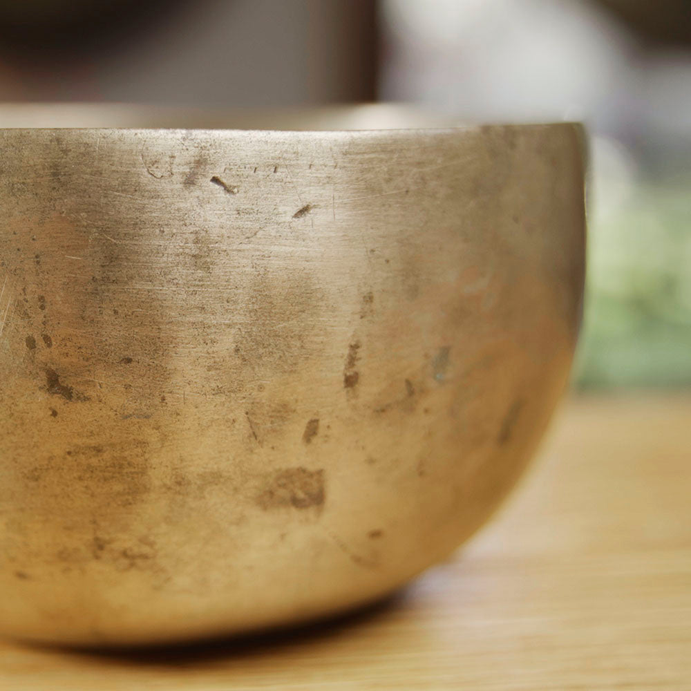 CUENCO TIBETANO ANTIGUO THADOBATI (SI - 15 CM)