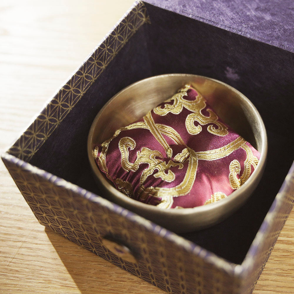 OMM BOX "SAHASRARA" + CUENCO CLÁSICO (10 CM)