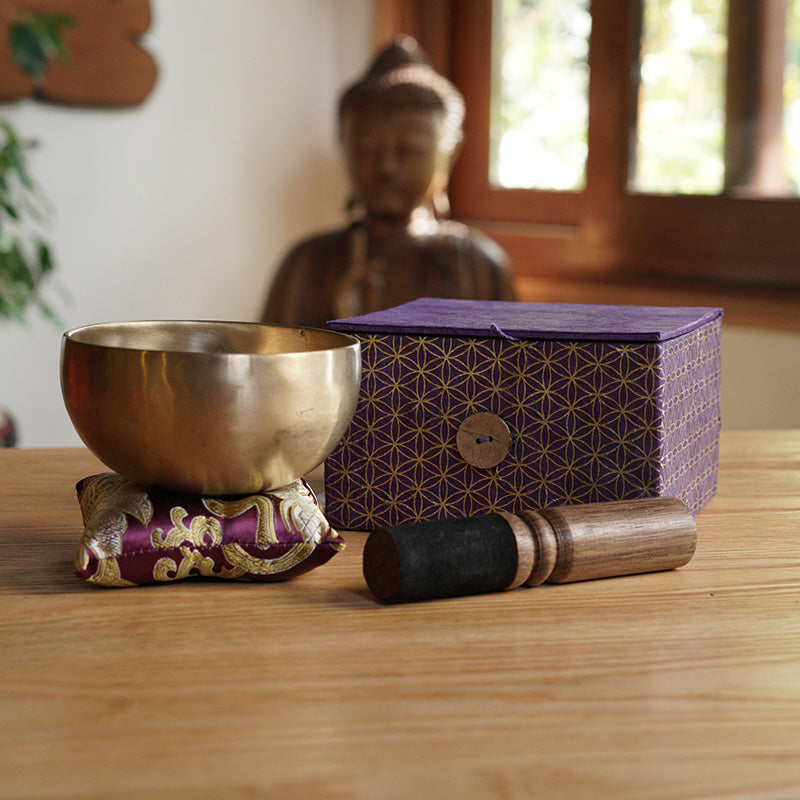 OMM BOX "SAHASRARA" + CUENCO CLÁSICO (9 -10 CM)