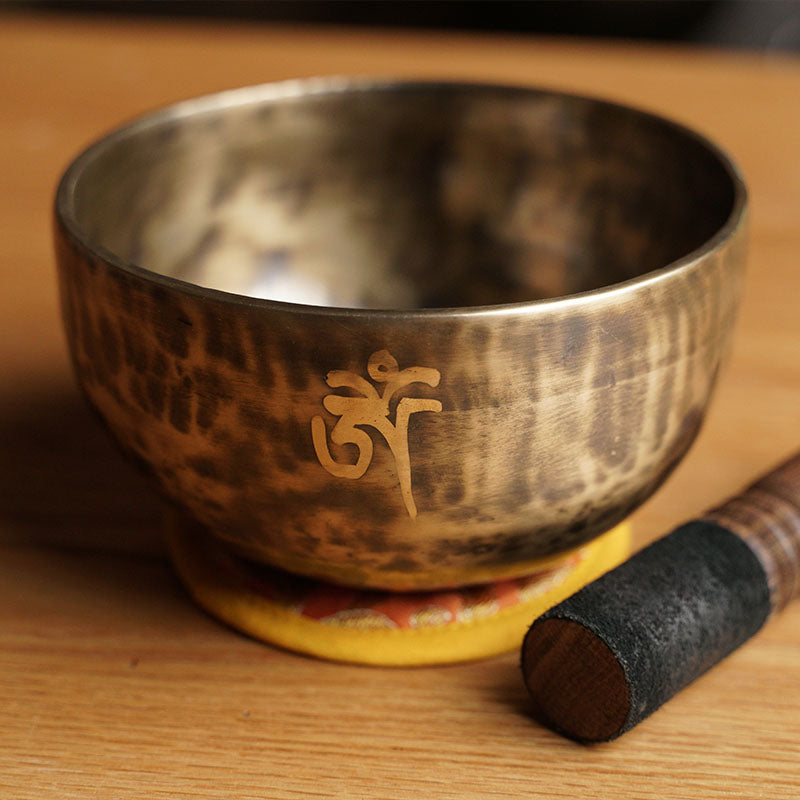 CUENCO TIBETANO DE PERCUSIÓN CLÁSICO (RE# - 14 CM)
