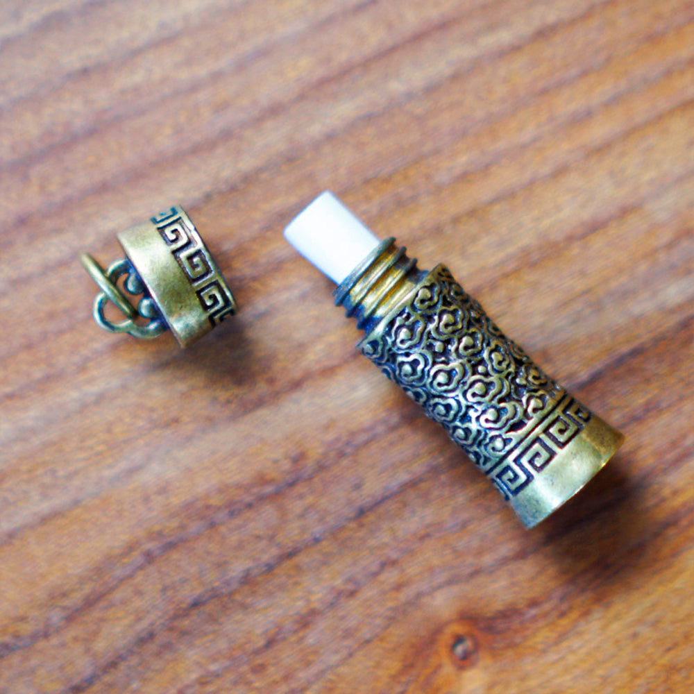 COLGANTE DE BRONCE COFRE DE DESEOS