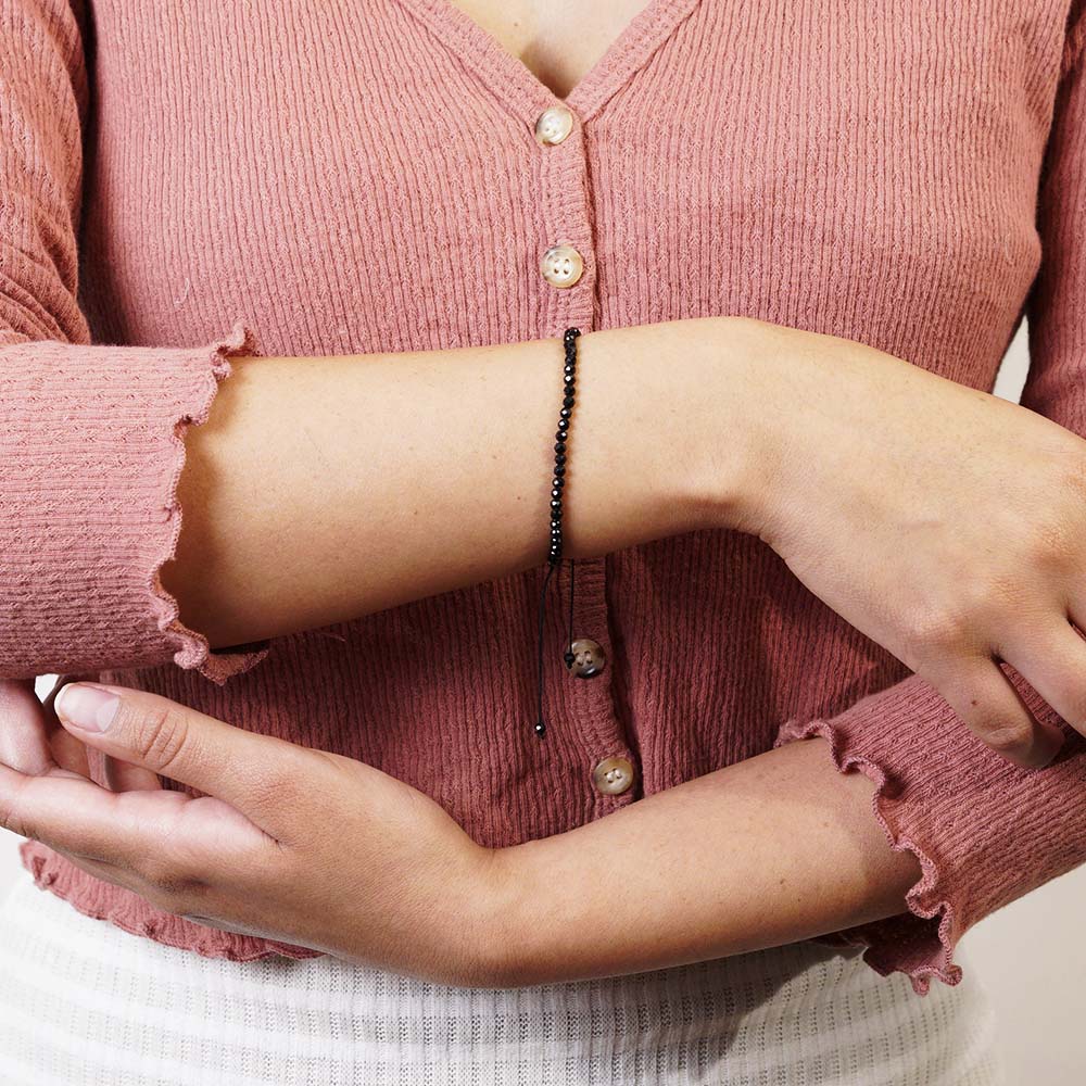 PULSERA AJUSTABLE ÓNIX FACETADA (3 MM)