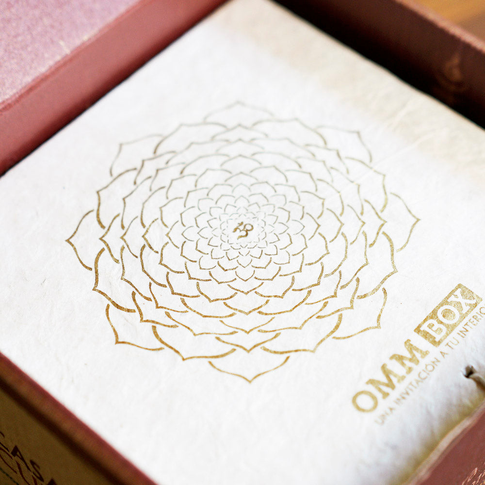 OMM BOX "ILUMINACIÓN" 🤍✨ (9 CM)