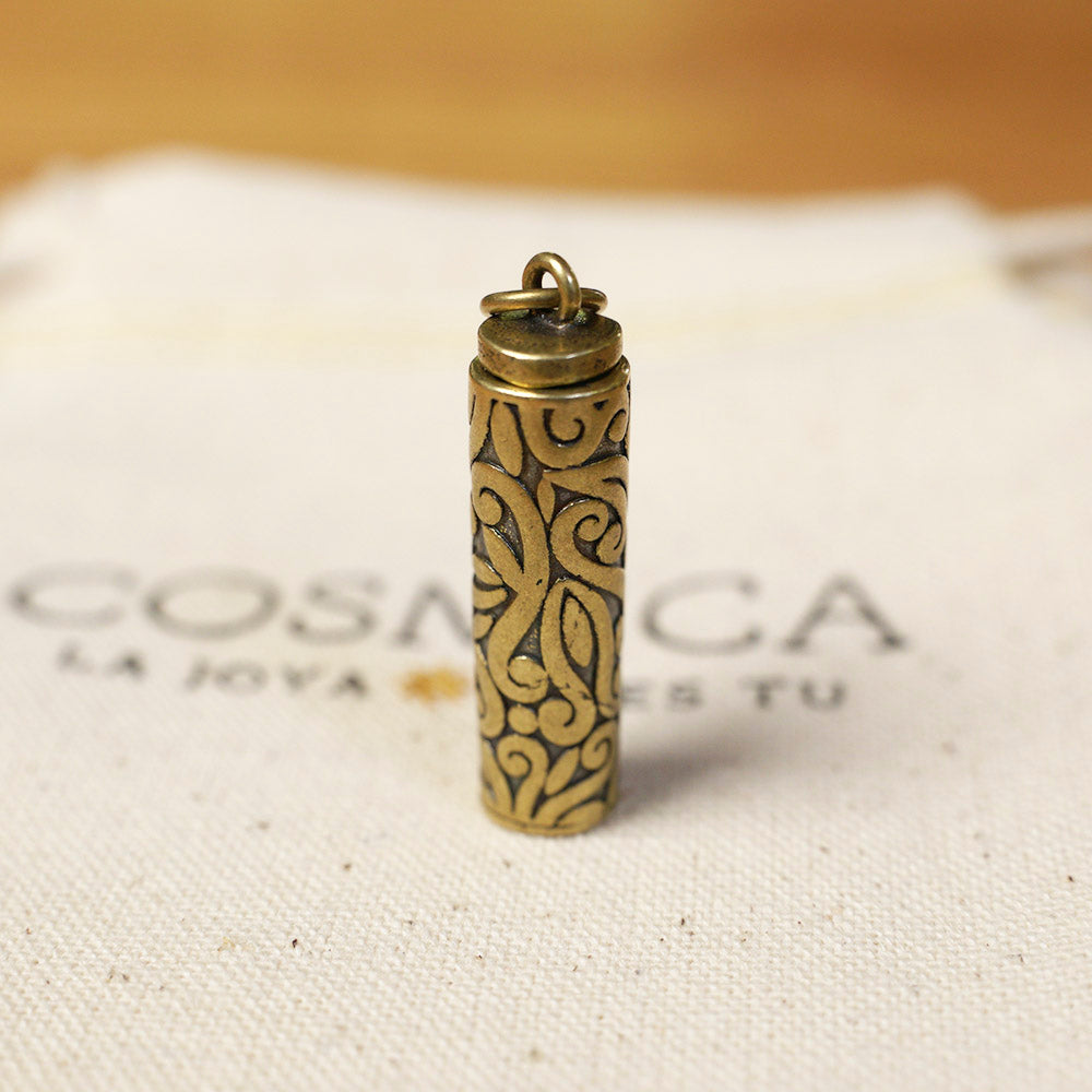 COLGANTE DE BRONCE COFRE DE DESEOS