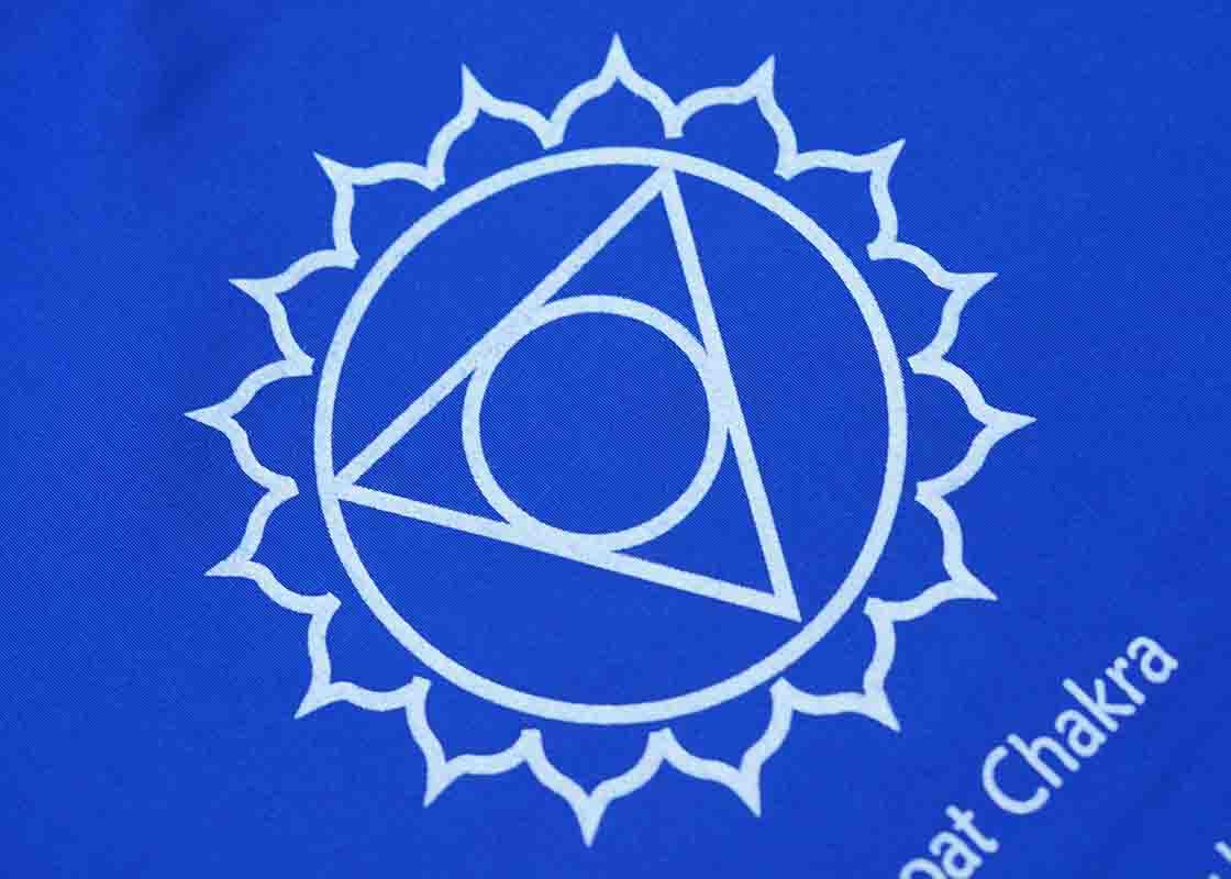 Bandera de los 7 chakras - Cuencos Tibetanos Cuencos Cuencos de Cuarzo Nepal Cuencos Cantores Cuarzos Sonoterapia Japamala Pulseras Banderas de Oracion Tingshas Campanas