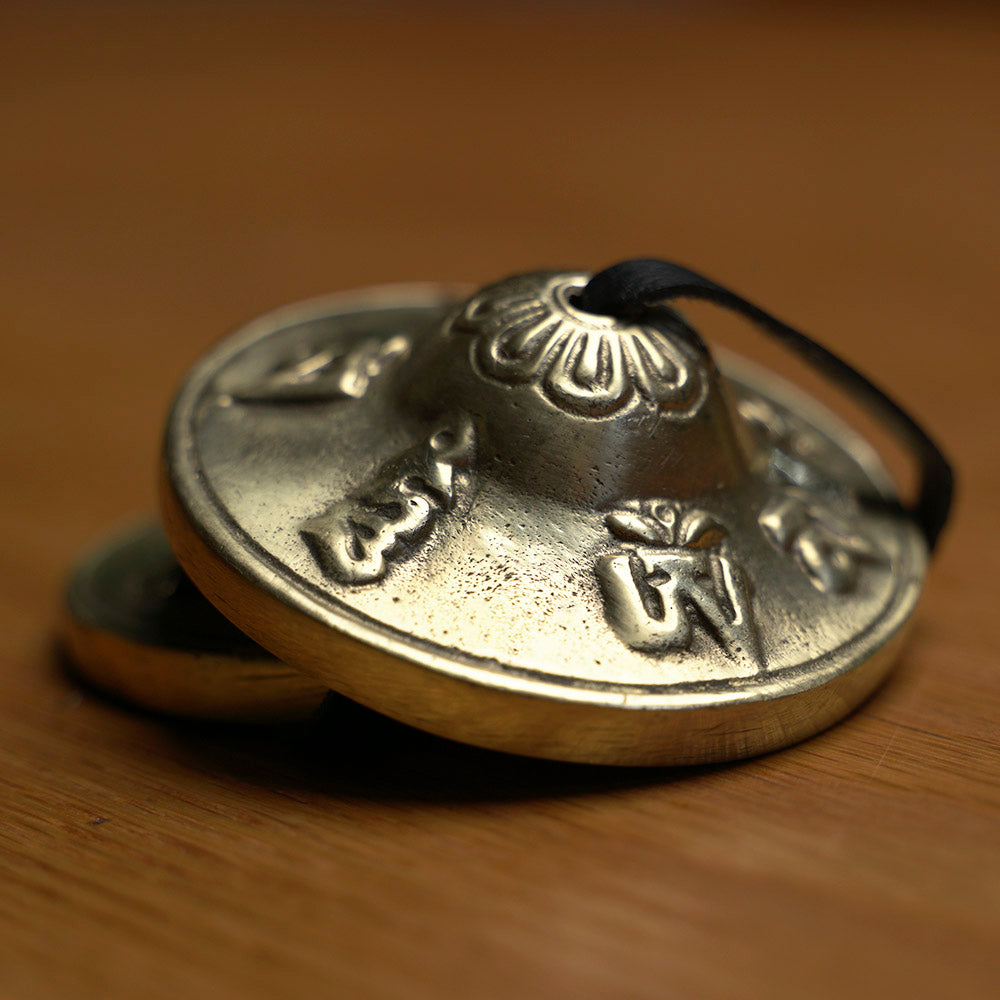 TINGSHA TIBETANA MANTRA PEQUEÑA (6,5 CM)